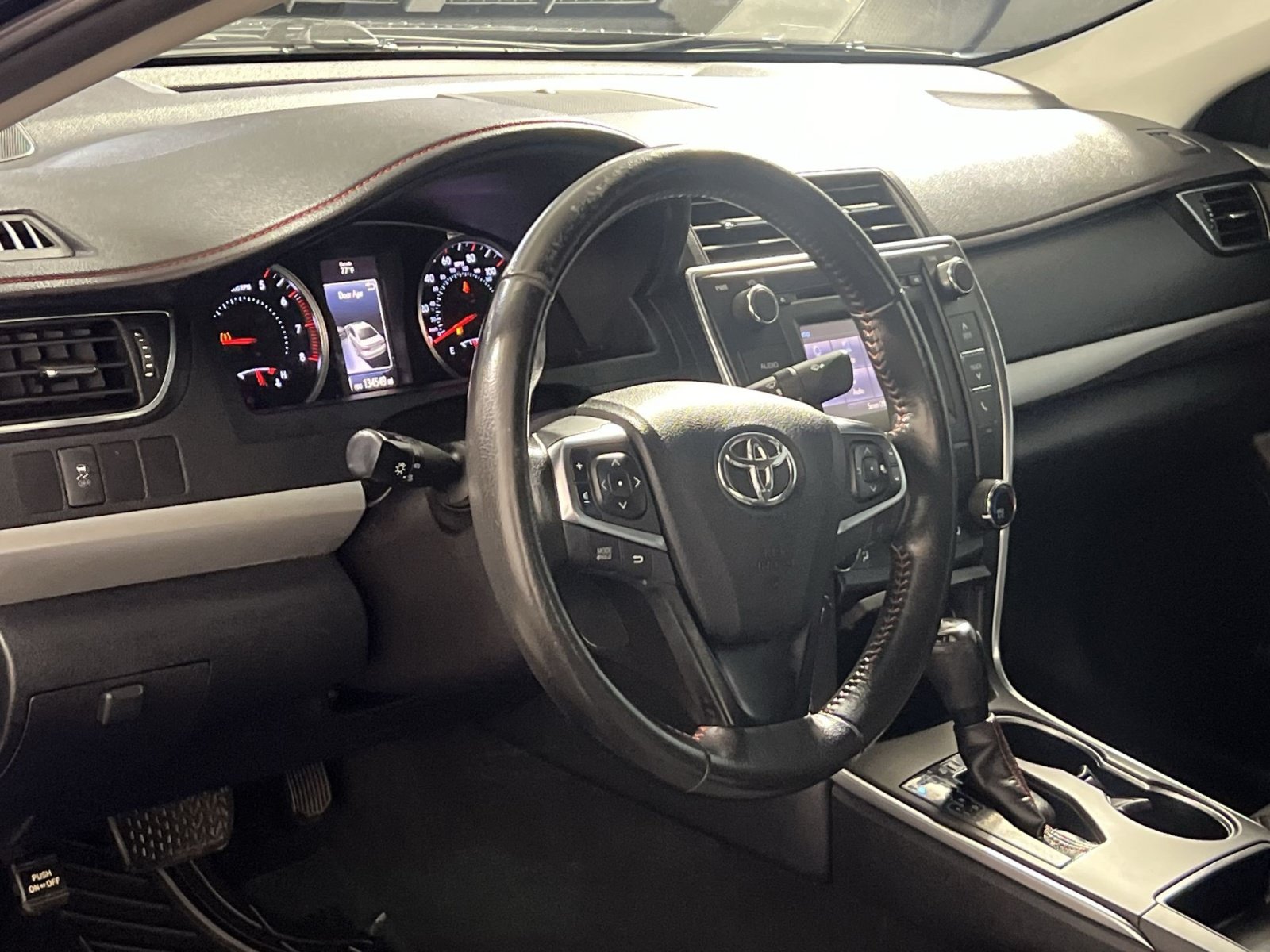 Used 2016 Toyota Camry SE FWD image 13