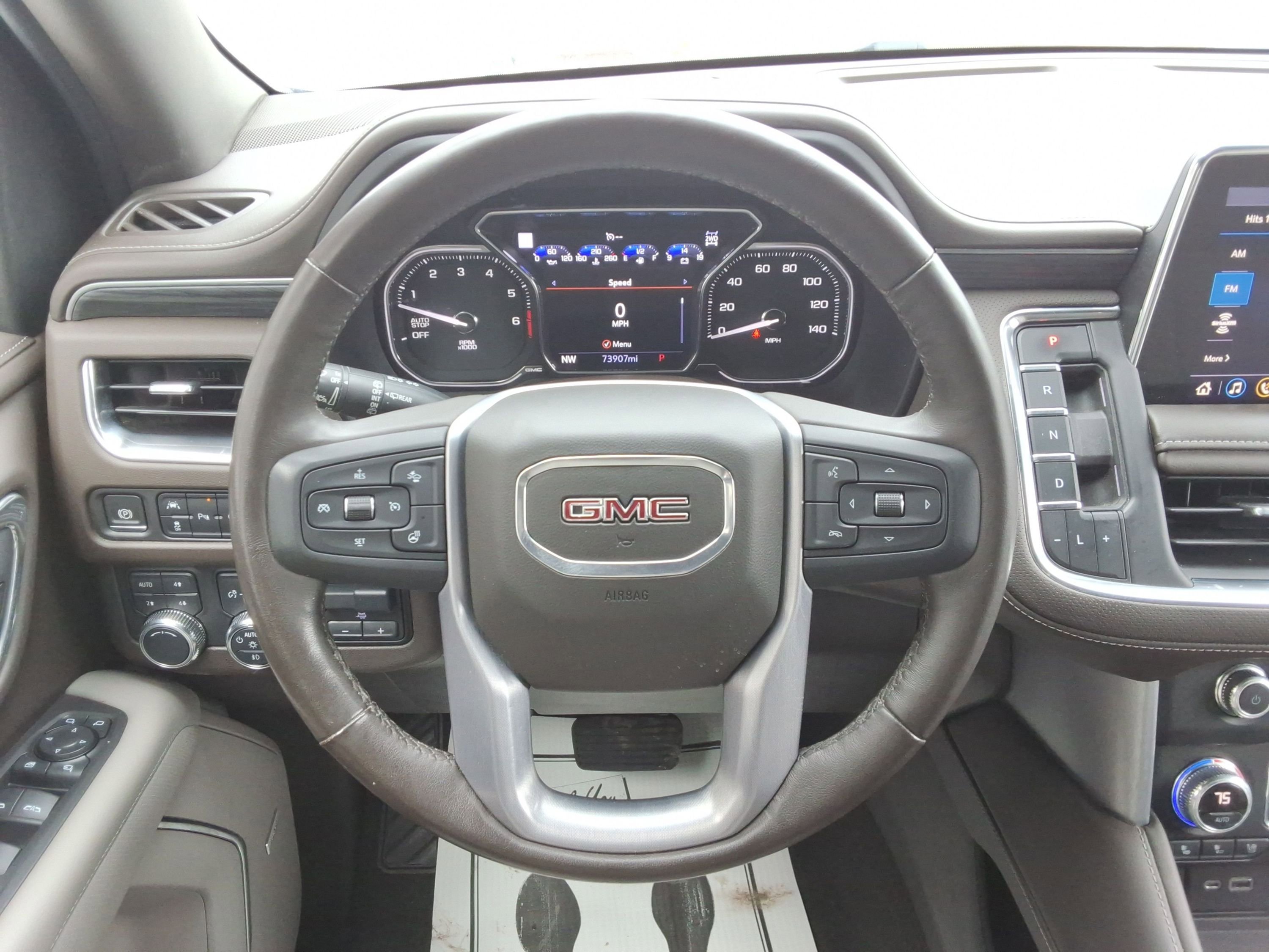 Used 2021 GMC Yukon XL SLT w/ SLT Luxury Plus Package image 11