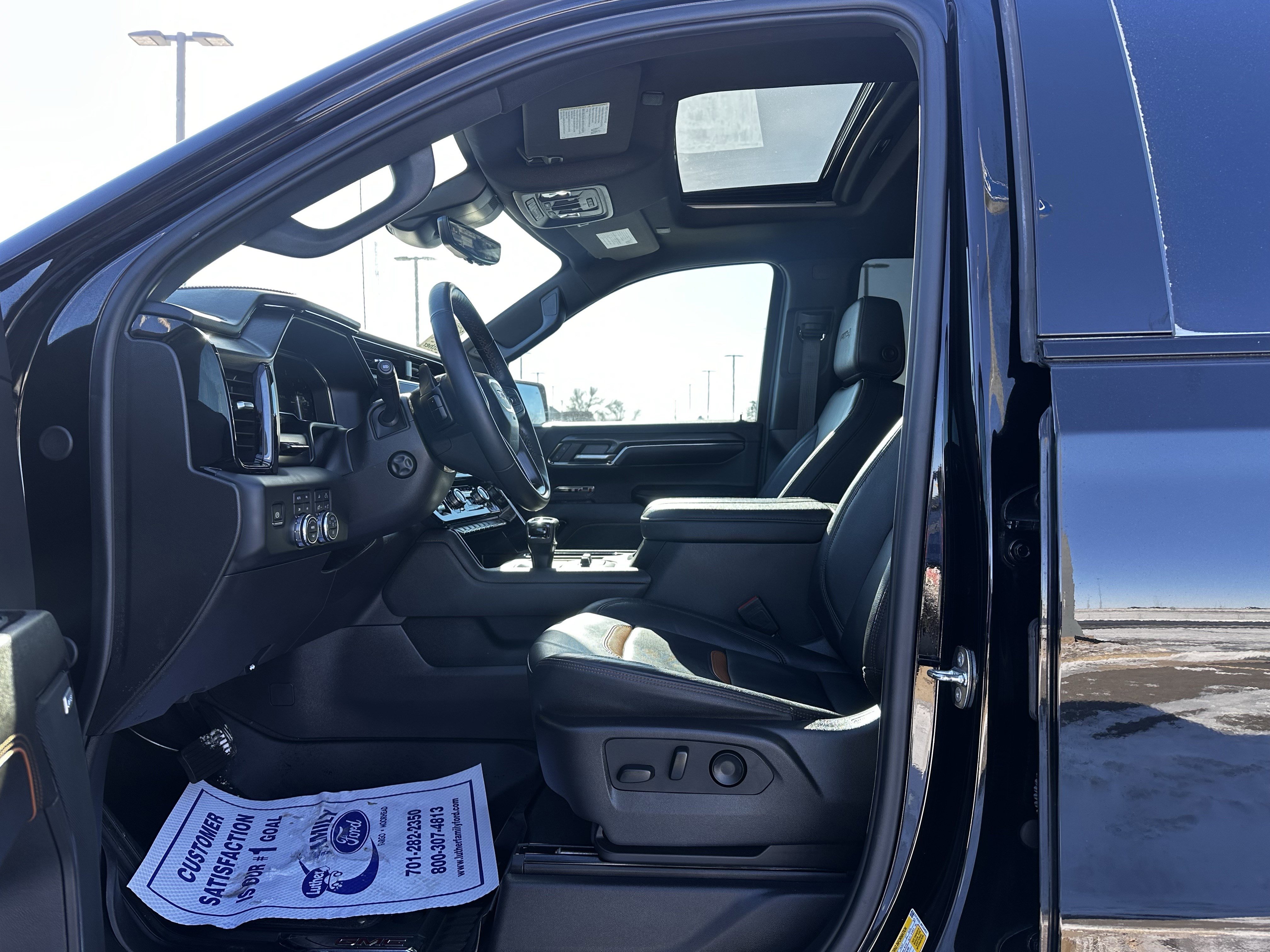 Used 2024 GMC Sierra 1500 AT4 w/ Technology Package AWD/4WD image 18