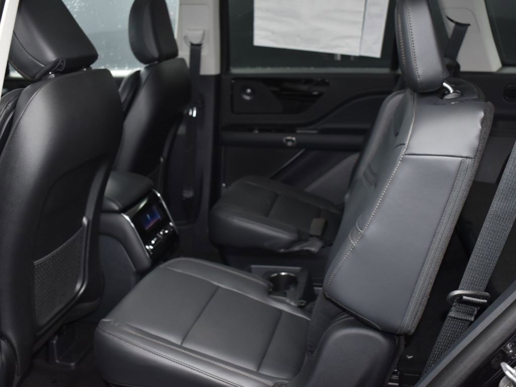 Used 2025 Lincoln Aviator AWD w/ Jet Appearance Package image 8