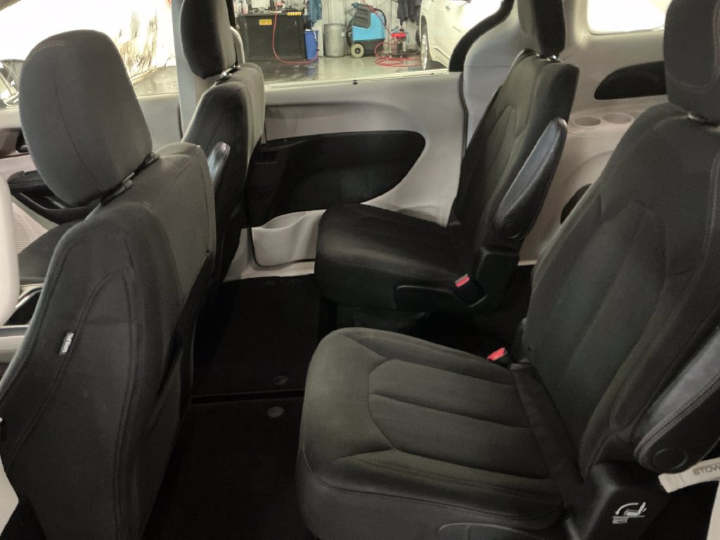 Used 2018 Chrysler Pacifica Touring Plus FWD image 26