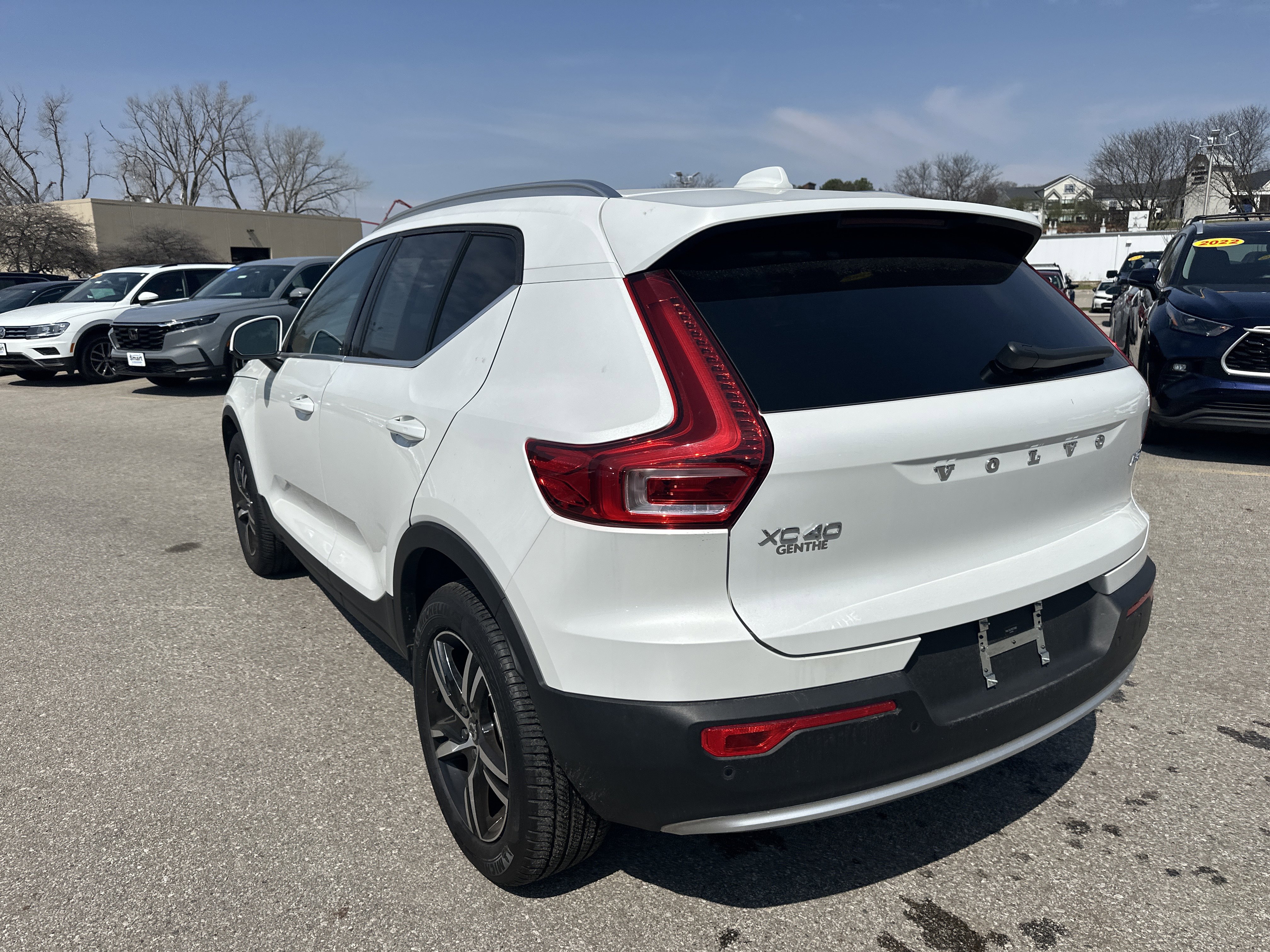 Used 2025 Volvo XC40 B5 Core image 5