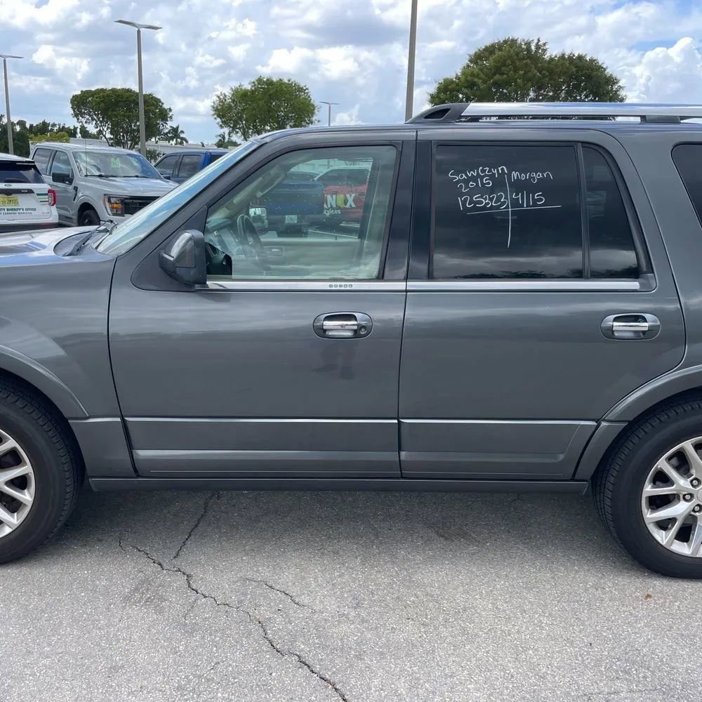 Used 2015 Ford Expedition Limited w/ Equipment Group 301A AWD/4WD image 4