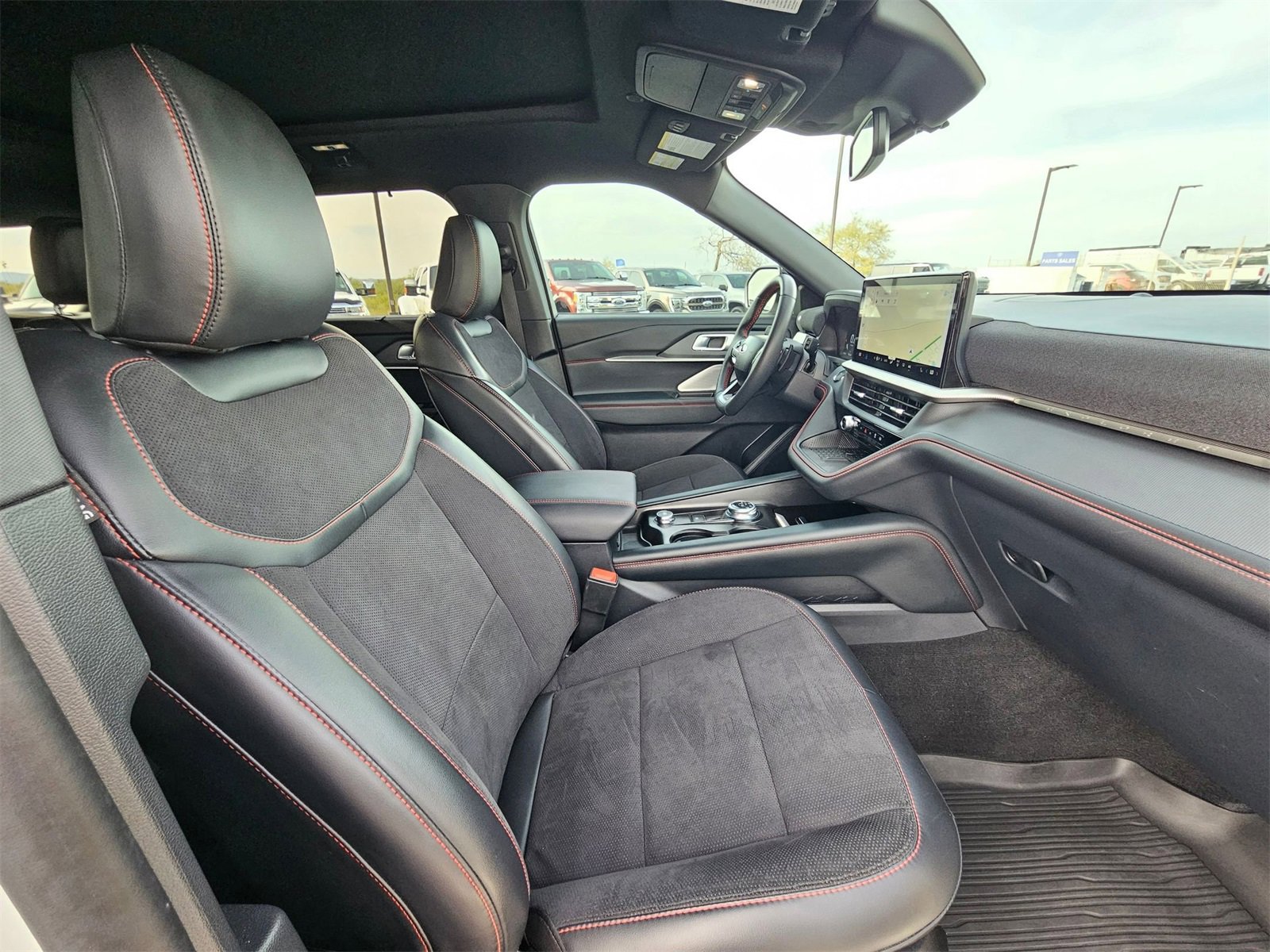 Used 2025 Ford Explorer ST image 25