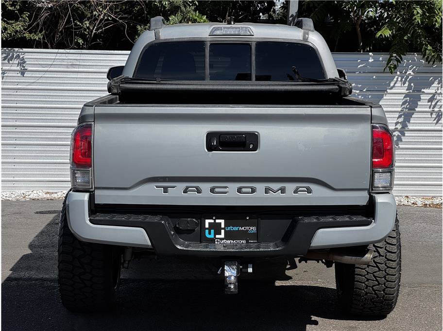 Used 2016 Toyota Tacoma TRD Off-Road w/ Towing Package AWD/4WD image 11
