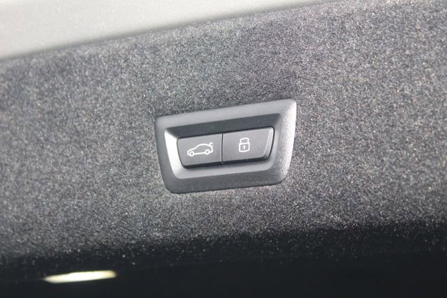 Used 2025 BMW i7 eDrive50 image 9