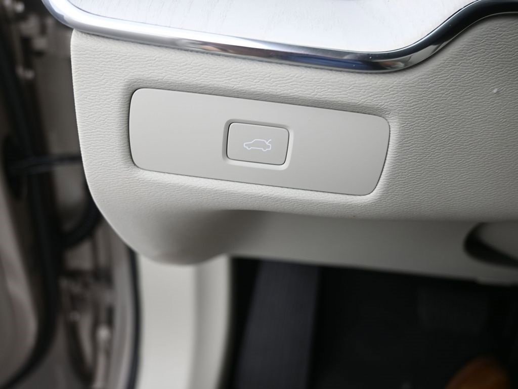 New 2026 Volvo XC60 B5 Ultra w/ Protection Package Premier image 15