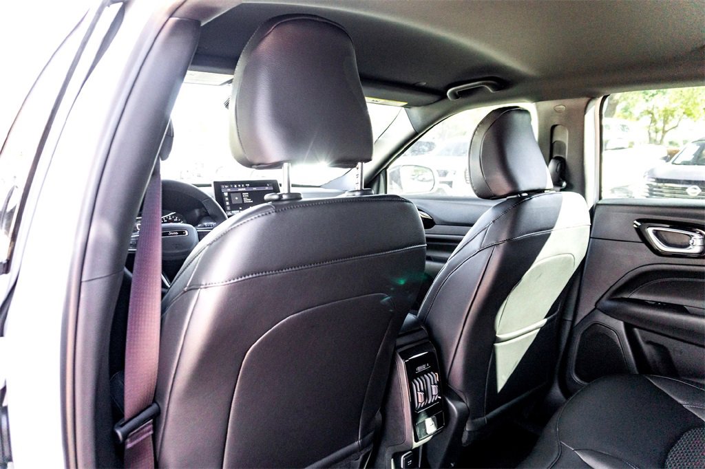 New 2026 Jeep Compass Latitude image 19