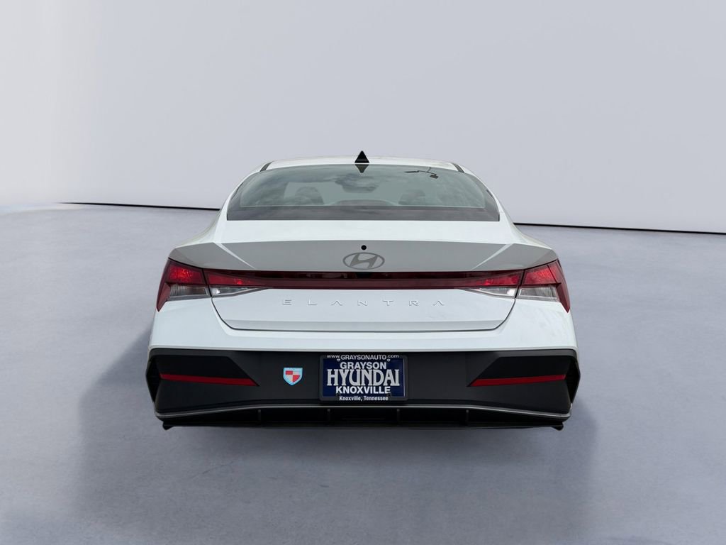 New 2026 Hyundai Elantra SE FWD image 4