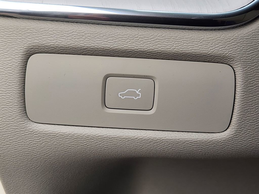 New 2026 Volvo XC60 B5 Ultra w/ Protection Package Premier image 11