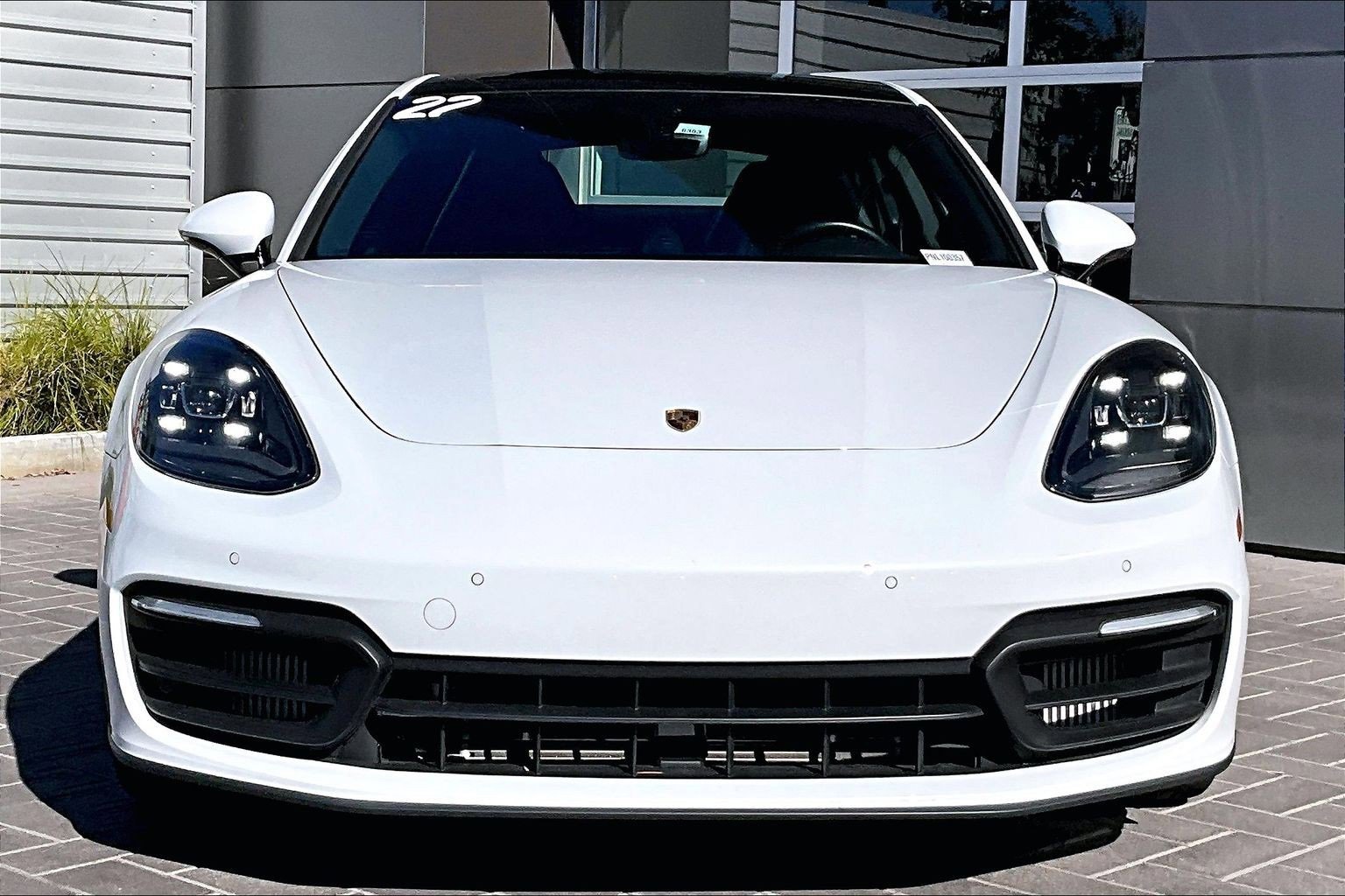 Used 2022 Porsche Panamera image 2