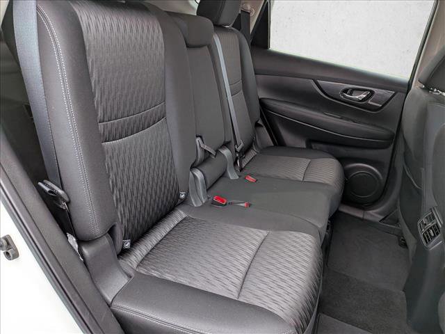 Used 2018 Nissan Rogue SV w/ Premium Package image 19