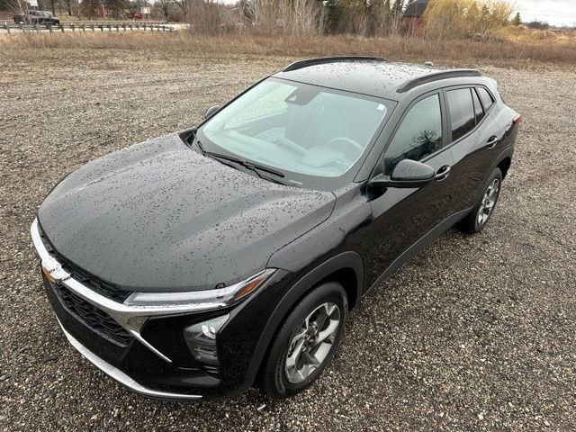 Used 2025 Chevrolet Trax LT FWD image 11