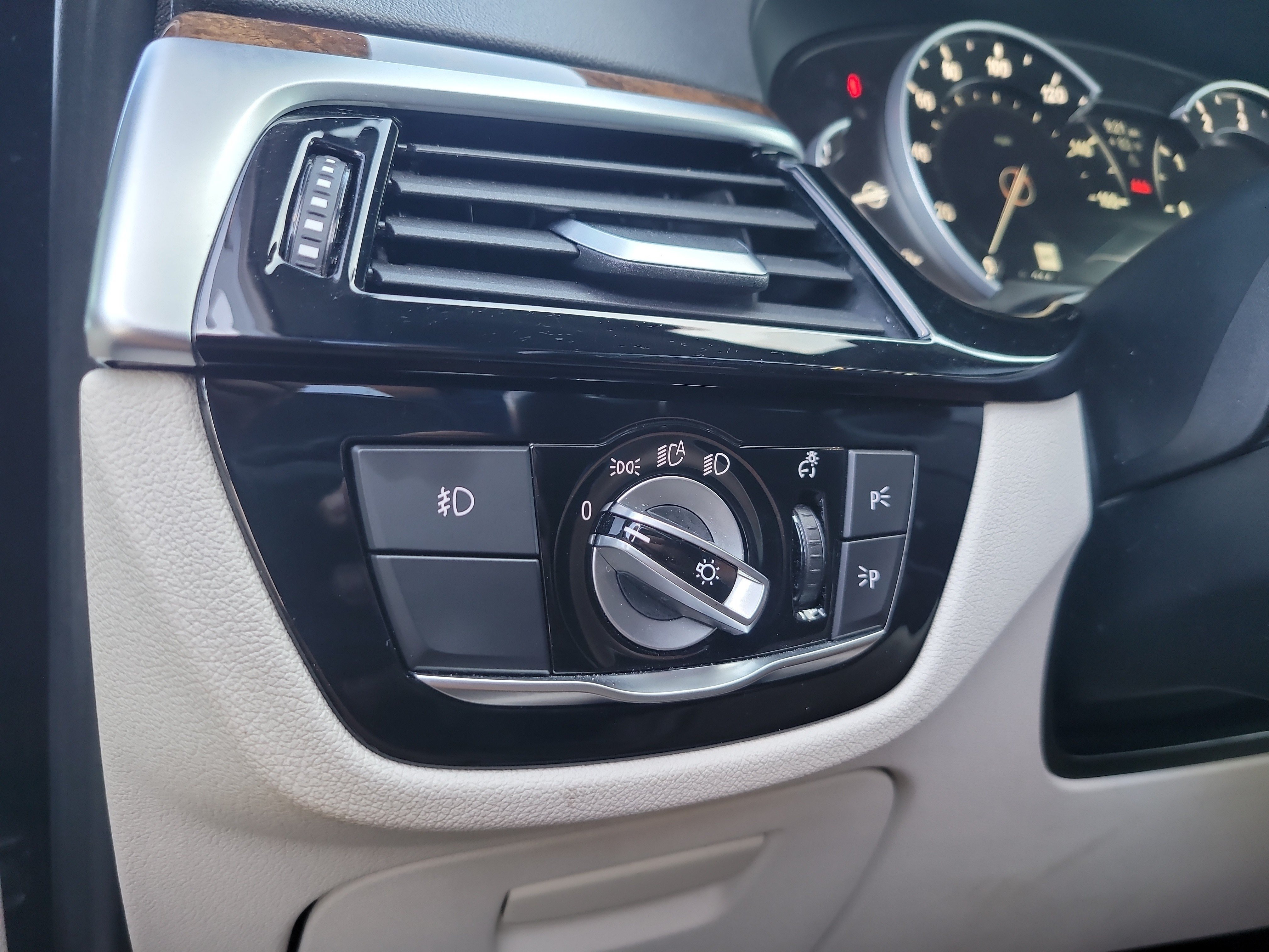 Used 2018 BMW 540i w/ Premium Package RWD image 30