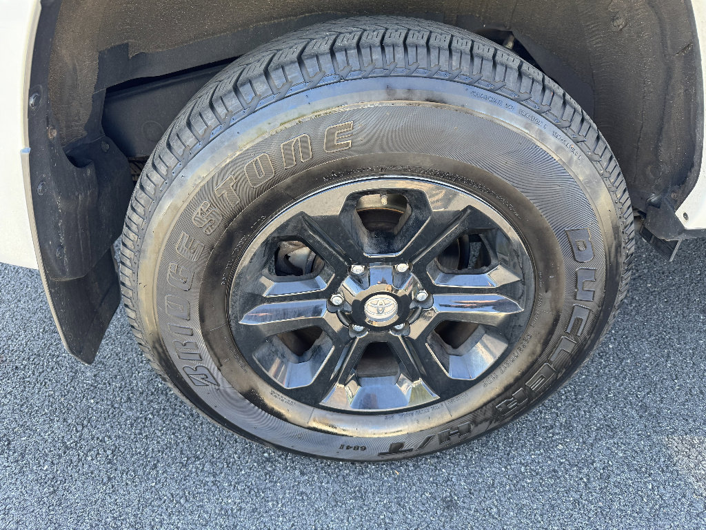 Used 2022 Toyota 4Runner SR5 Premium w/ Moonroof Package AWD/4WD image 27