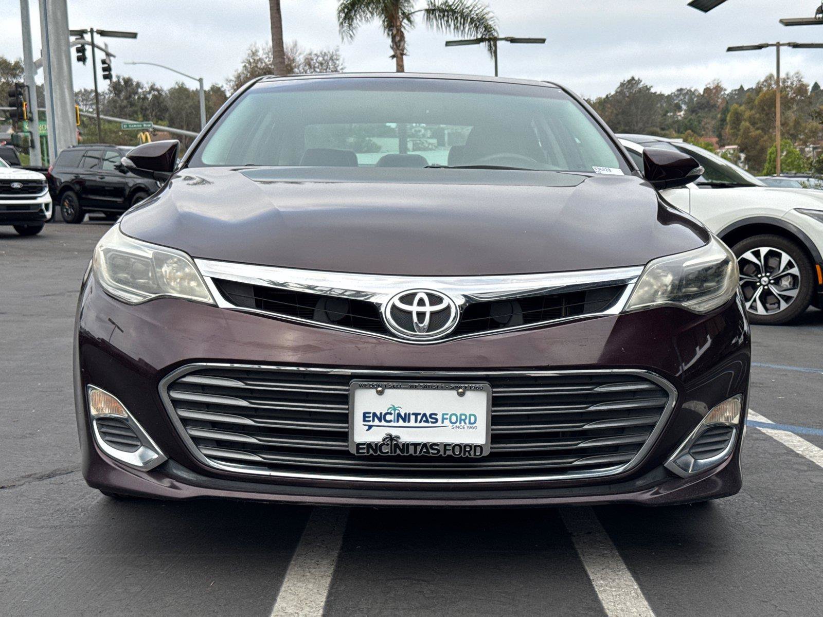 Used 2015 Toyota Avalon XLE Premium w/ Preferred Accessory Package FWD image 5