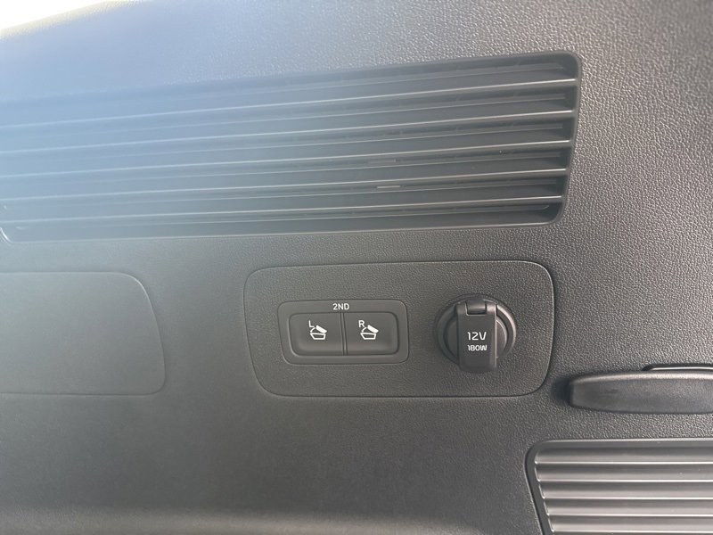 Used 2025 Kia Sorento S image 11