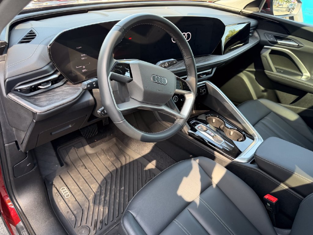 Used 2025 Audi Q5 Premium w/ Convenience Package AWD/4WD image 17