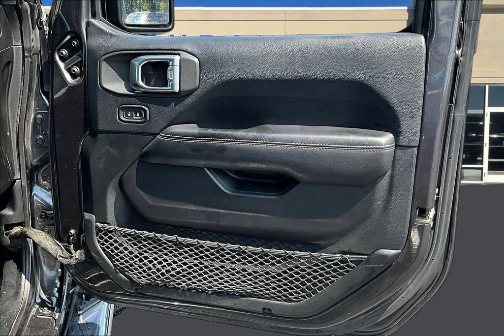 Used 2018 Jeep Wrangler Unlimited Sahara AWD/4WD image 30