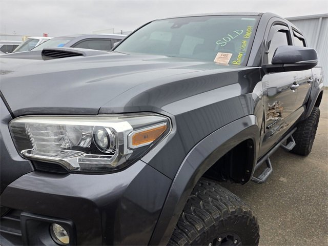 Used 2019 Toyota Tacoma TRD Sport image 10