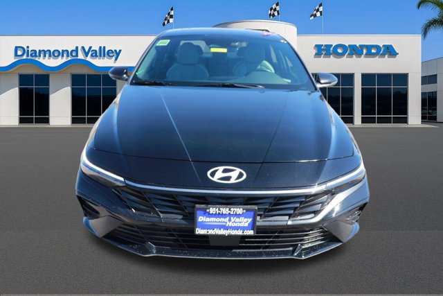 Used 2025 Hyundai Elantra Limited image 2