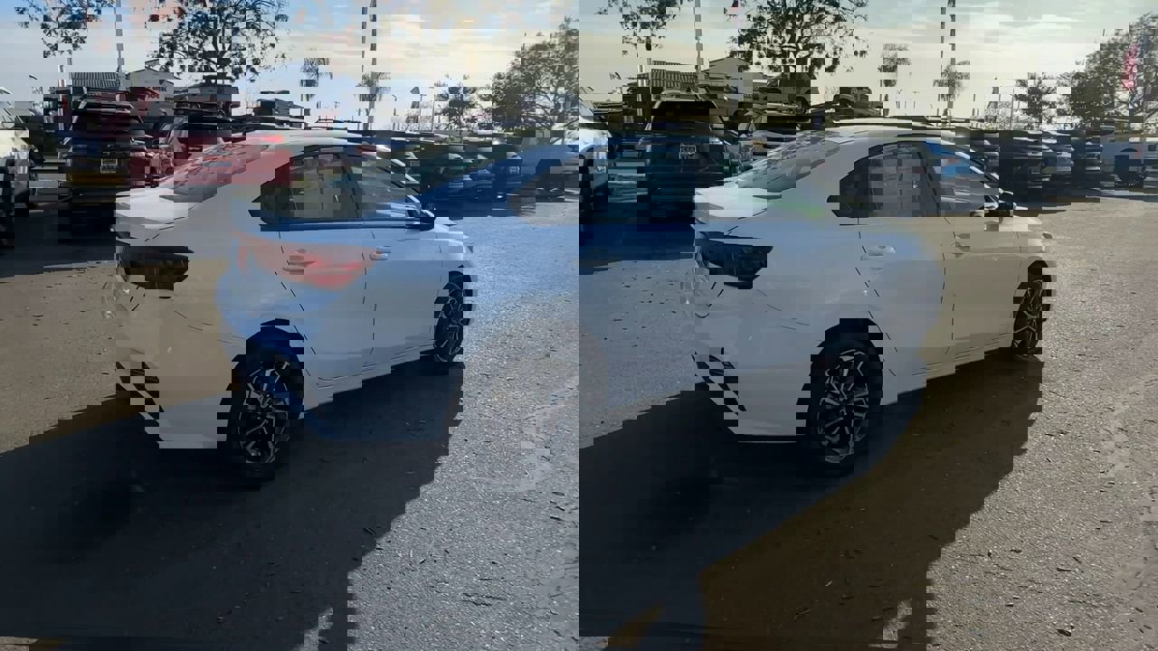 Used 2024 Kia Forte LXS image 7