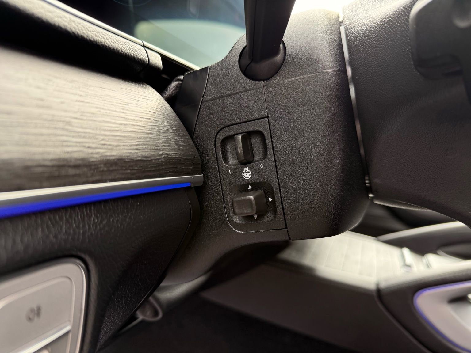 Used 2020 Mercedes-Benz GLE 350 4MATIC w/ Premium Package image 44