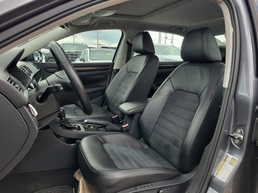 Used 2014 Volkswagen Passat TDI SEL Premium FWD image 16