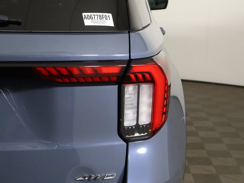 Used 2025 Ford Explorer Active w/ Active Comfort Package AWD/4WD image 16