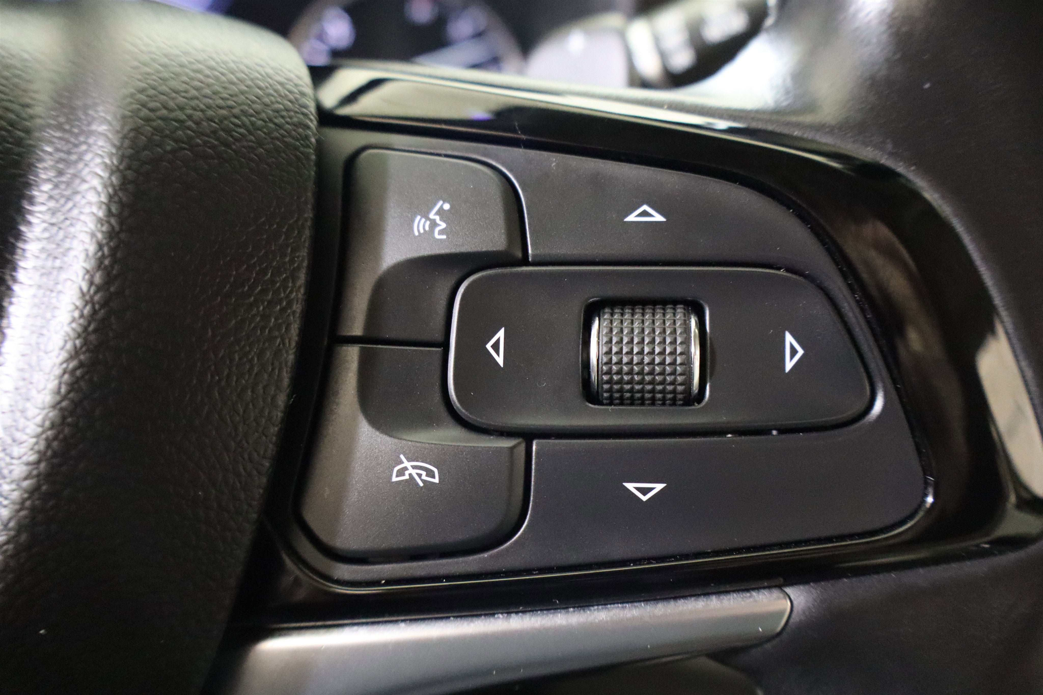 Used 2023 Buick Enclave Avenir w/ Avenir Technology Package image 30