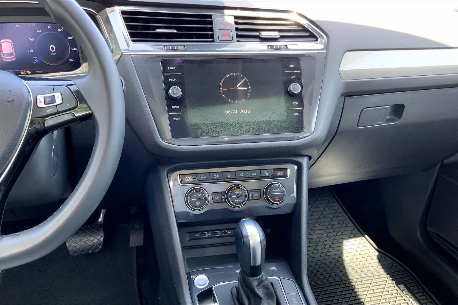 Used 2020 Volkswagen Tiguan SEL w/ 3rd Row Seat Package AWD/4WD image 7