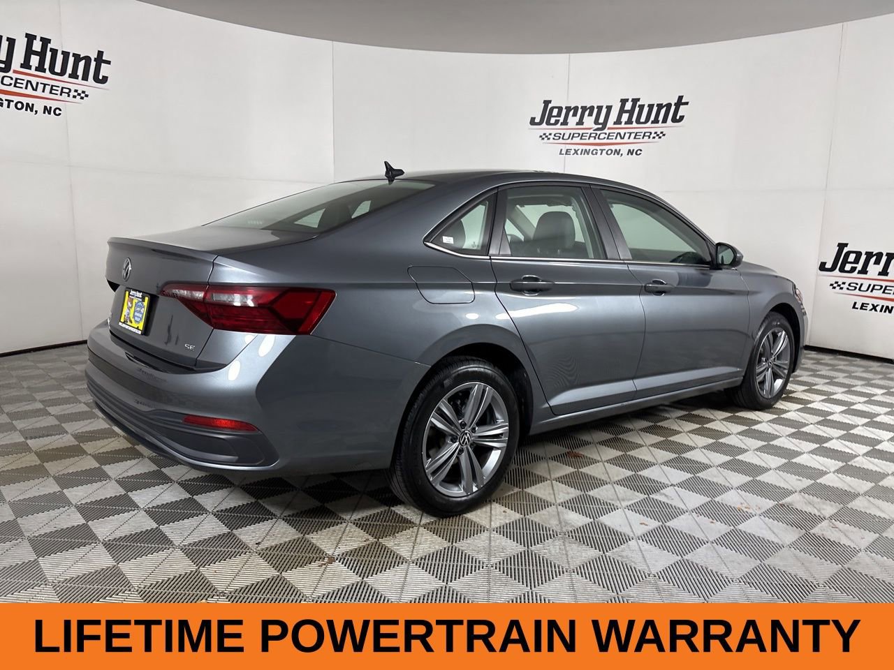 Used 2024 Volkswagen Jetta SE image 5