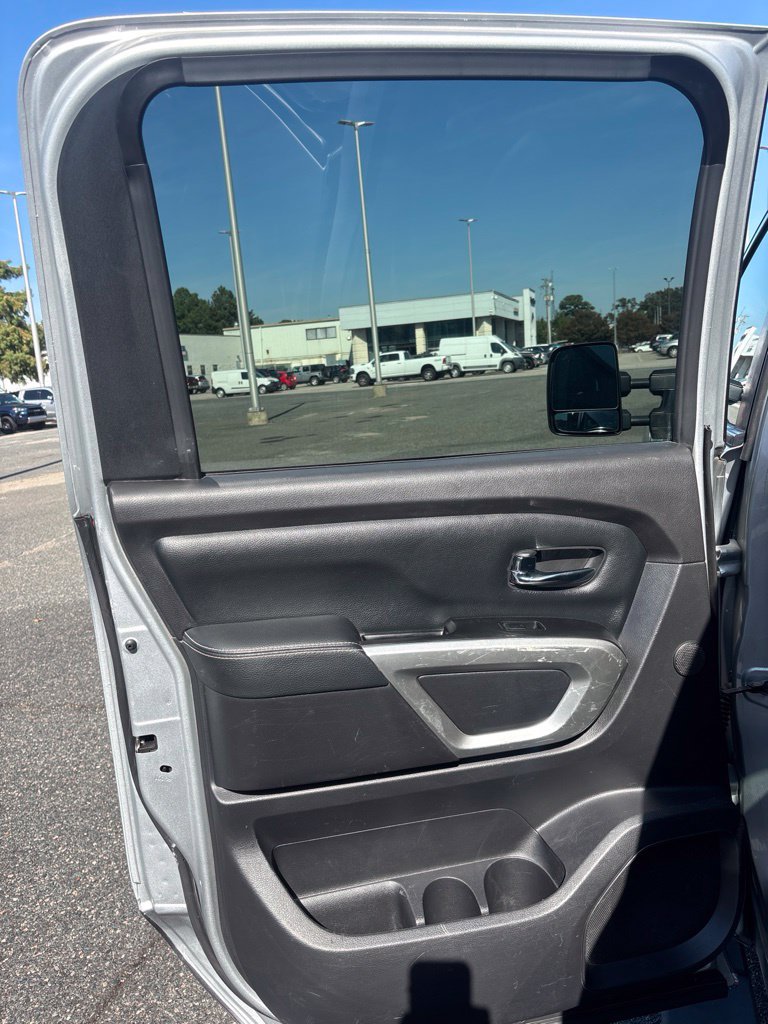 Used 2018 Nissan Titan PRO-4X w/ Pro-4x Convenience Package AWD/4WD image 15