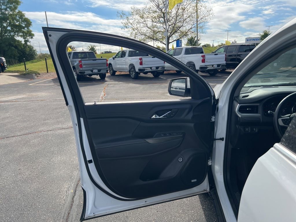 Used 2023 GMC Acadia SLT image 8