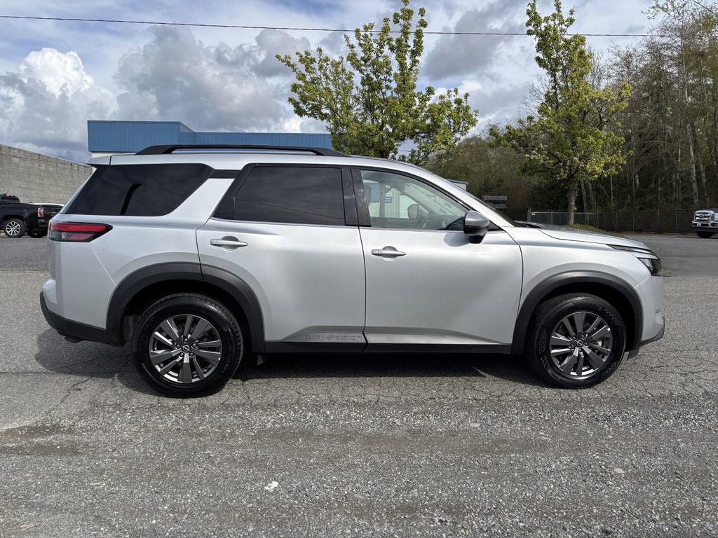 Used 2025 Nissan Pathfinder SV AWD/4WD image 9