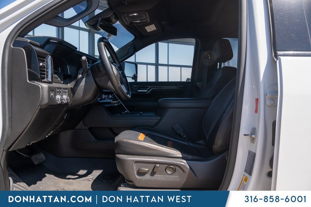 Used 2024 GMC Sierra 2500 AT4 AWD/4WD image 3