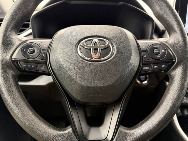 Used 2025 Toyota RAV4 XLE FWD image 41