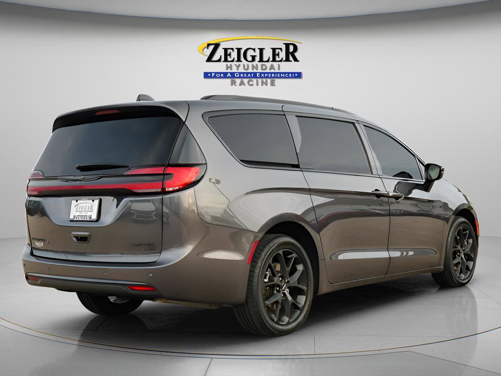 Used 2023 Chrysler Pacifica Limited w/ S Appearance Package AWD/4WD image 8