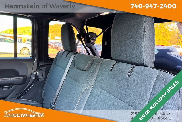 Used 2024 Jeep Wrangler Sahara image 25