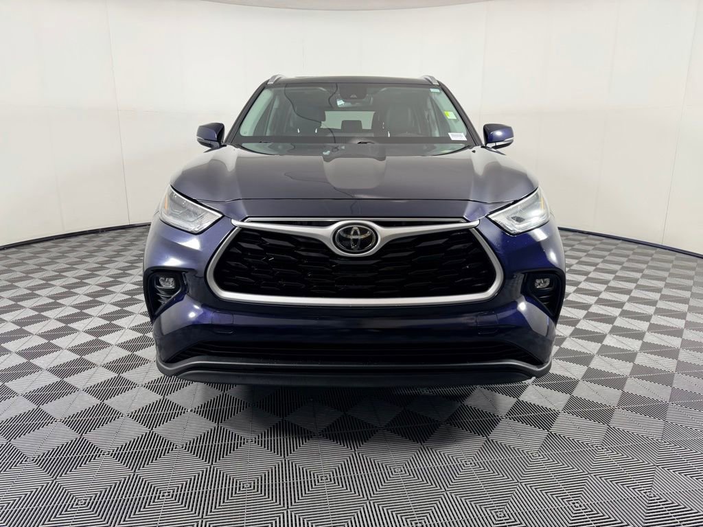 Used 2021 Toyota Highlander XLE image 11
