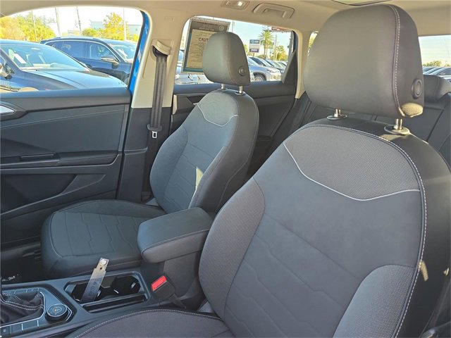 Used 2025 Volkswagen Taos SE image 17