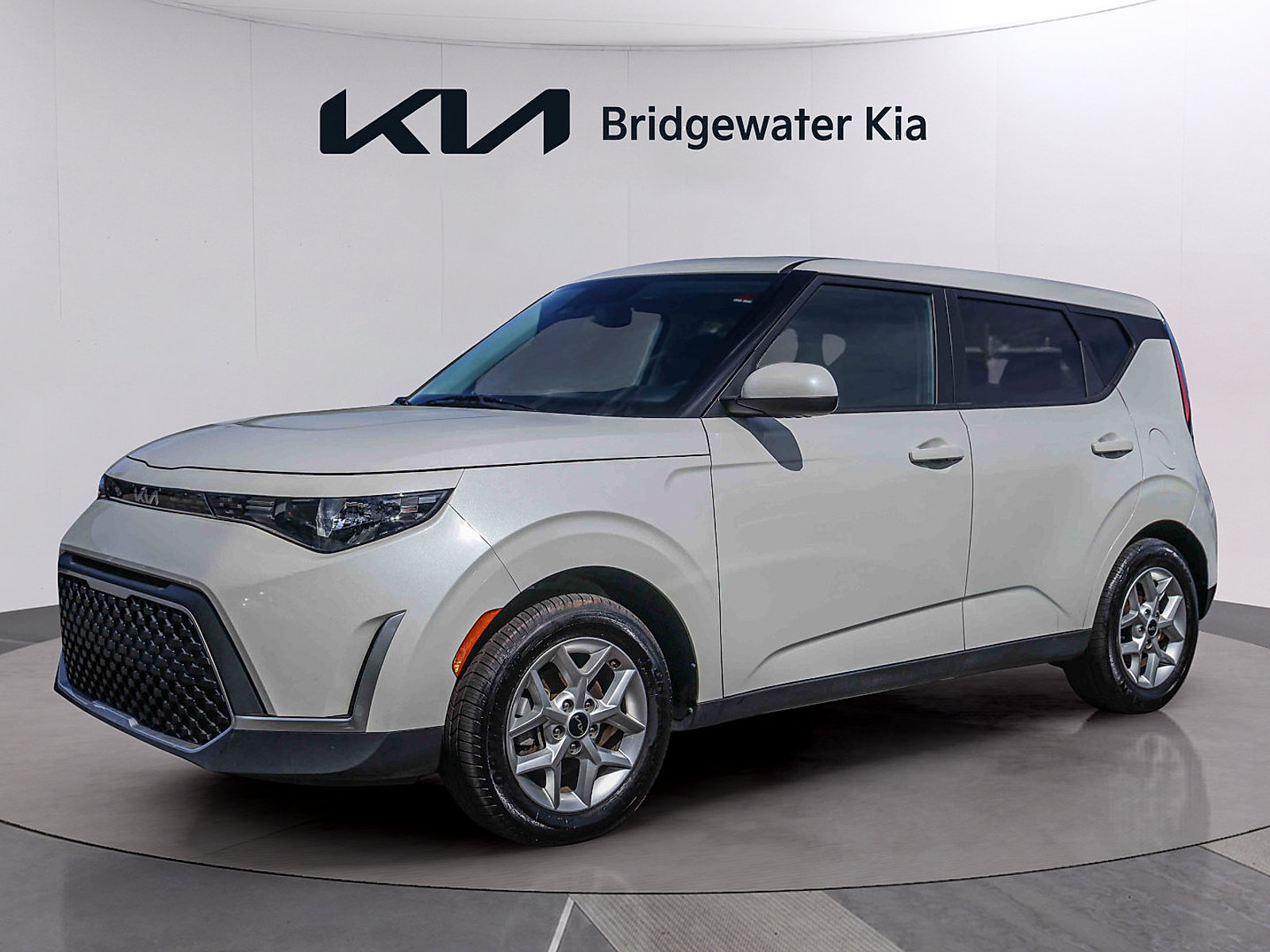 Certified 2025 Kia Soul LX w/ LX Technology Package FWD image 3