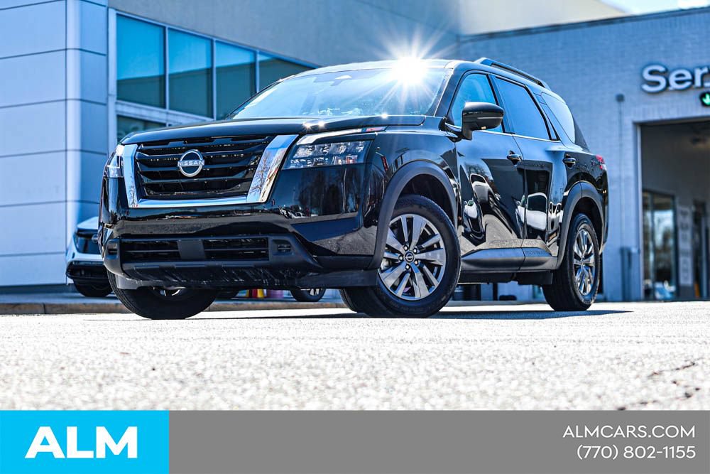 Used 2024 Nissan Pathfinder SV FWD image 3