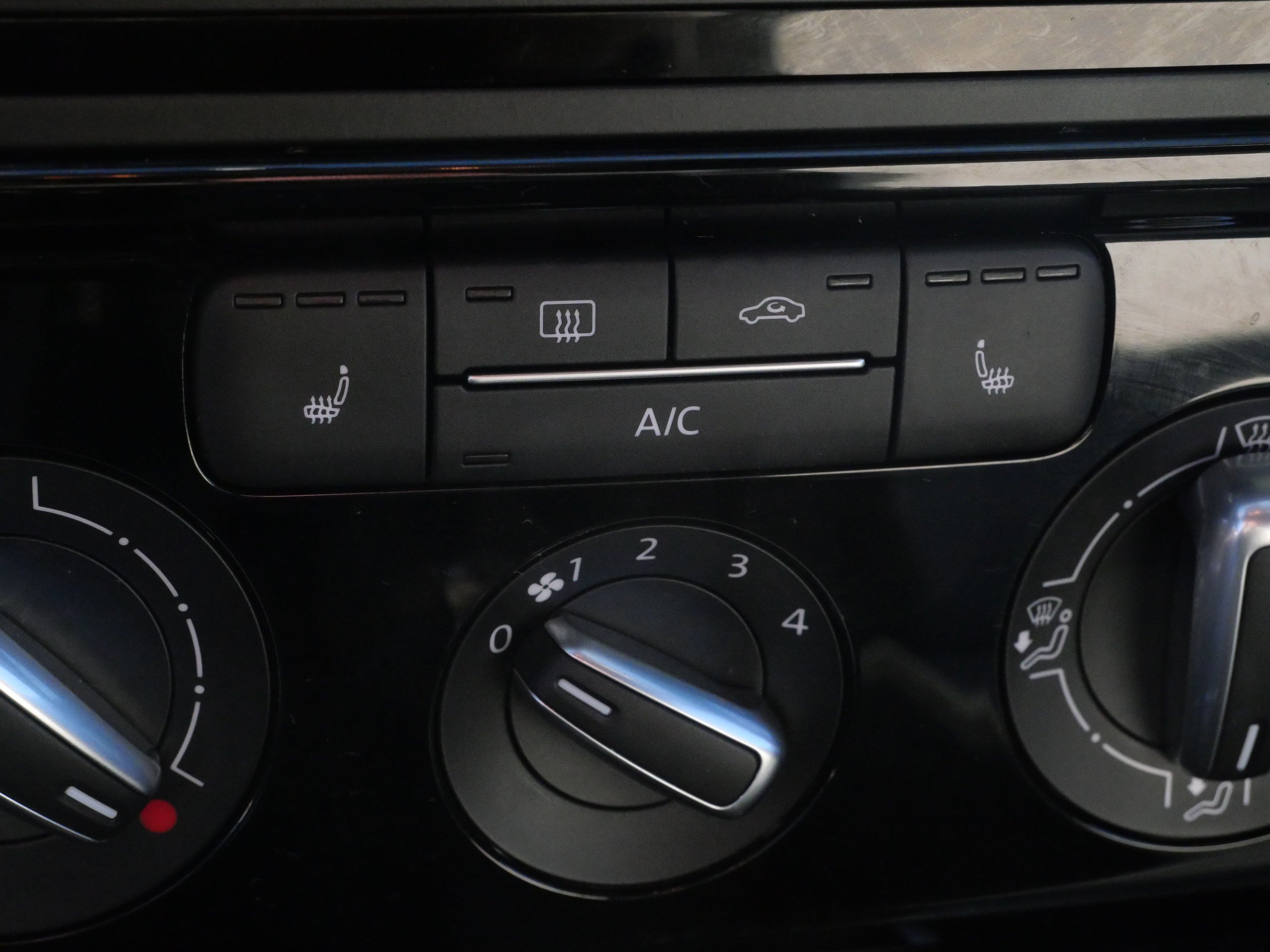 Used 2016 Volkswagen Jetta Sport FWD image 27