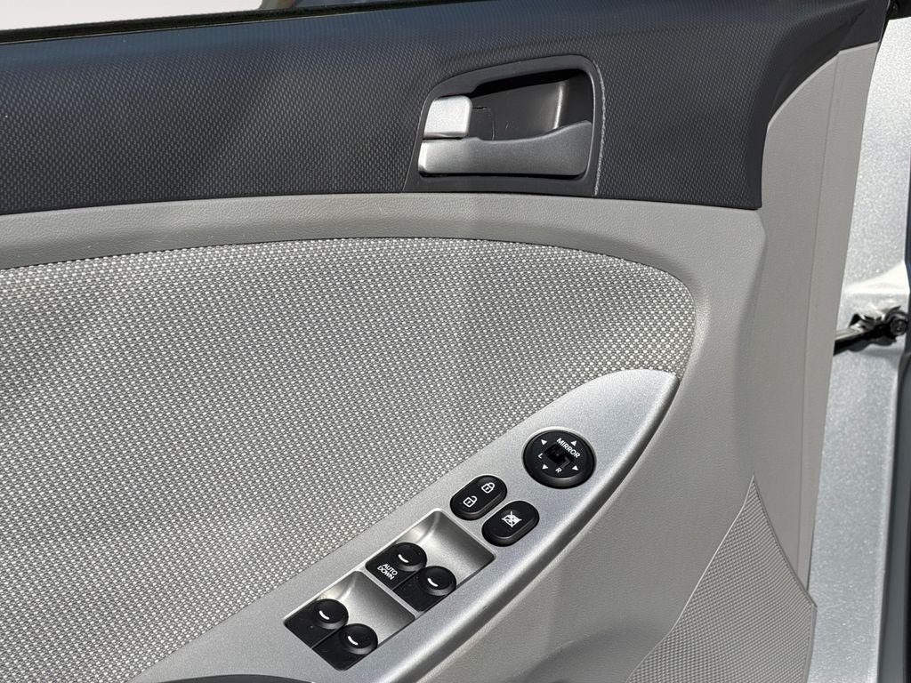 Used 2014 Hyundai Accent GLS FWD image 18