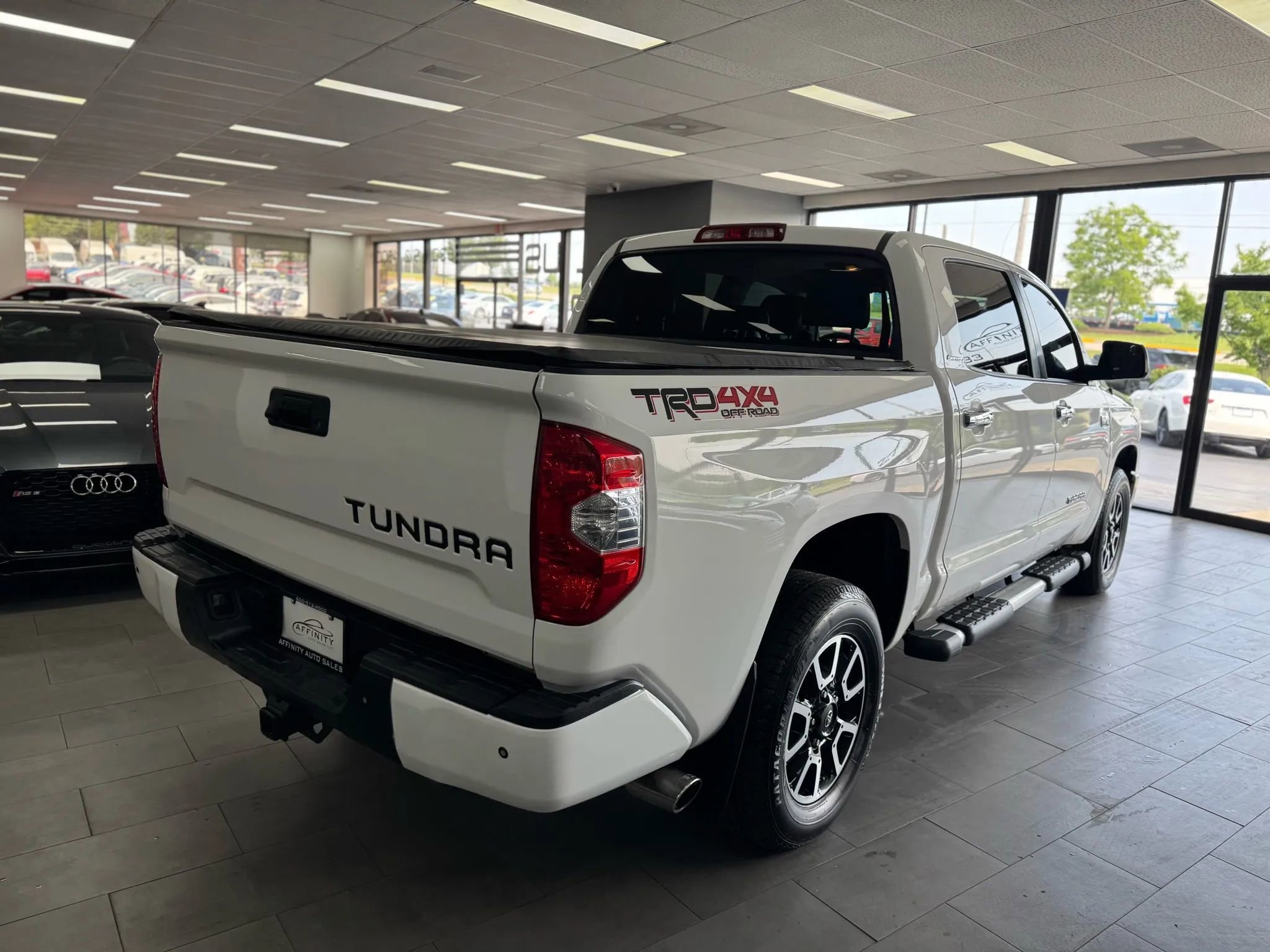 Used 2017 Toyota Tundra Limited w/ Limited Premium Package AWD/4WD image 5