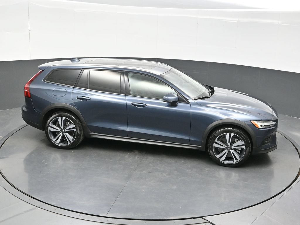 Used 2026 Volvo V60 B5 Cross Country Plus AWD/4WD image 39