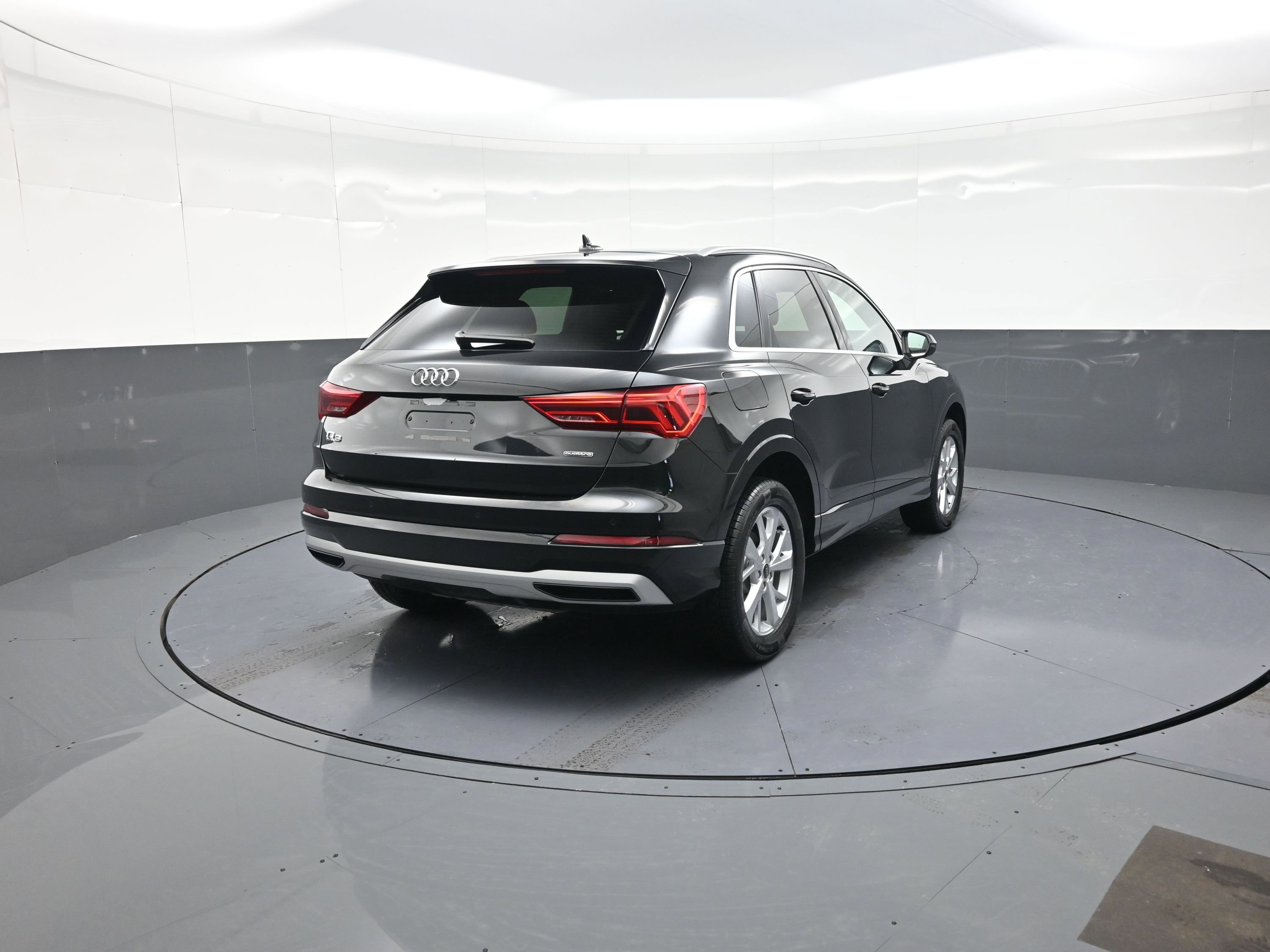 Used 2024 Audi Q3 2.0T Premium image 3