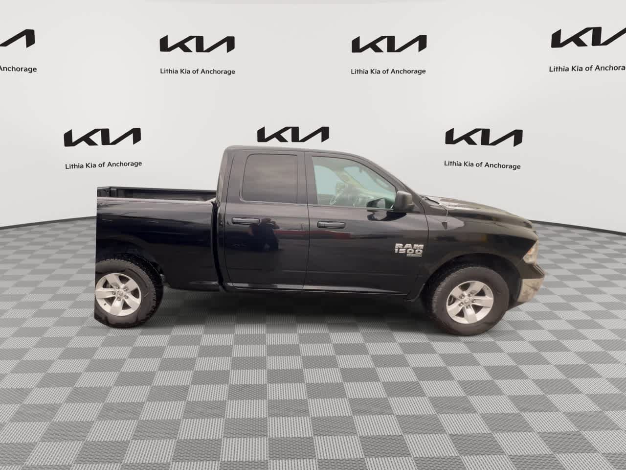 Used 2024 RAM 1500 Classic SLT AWD/4WD image 9