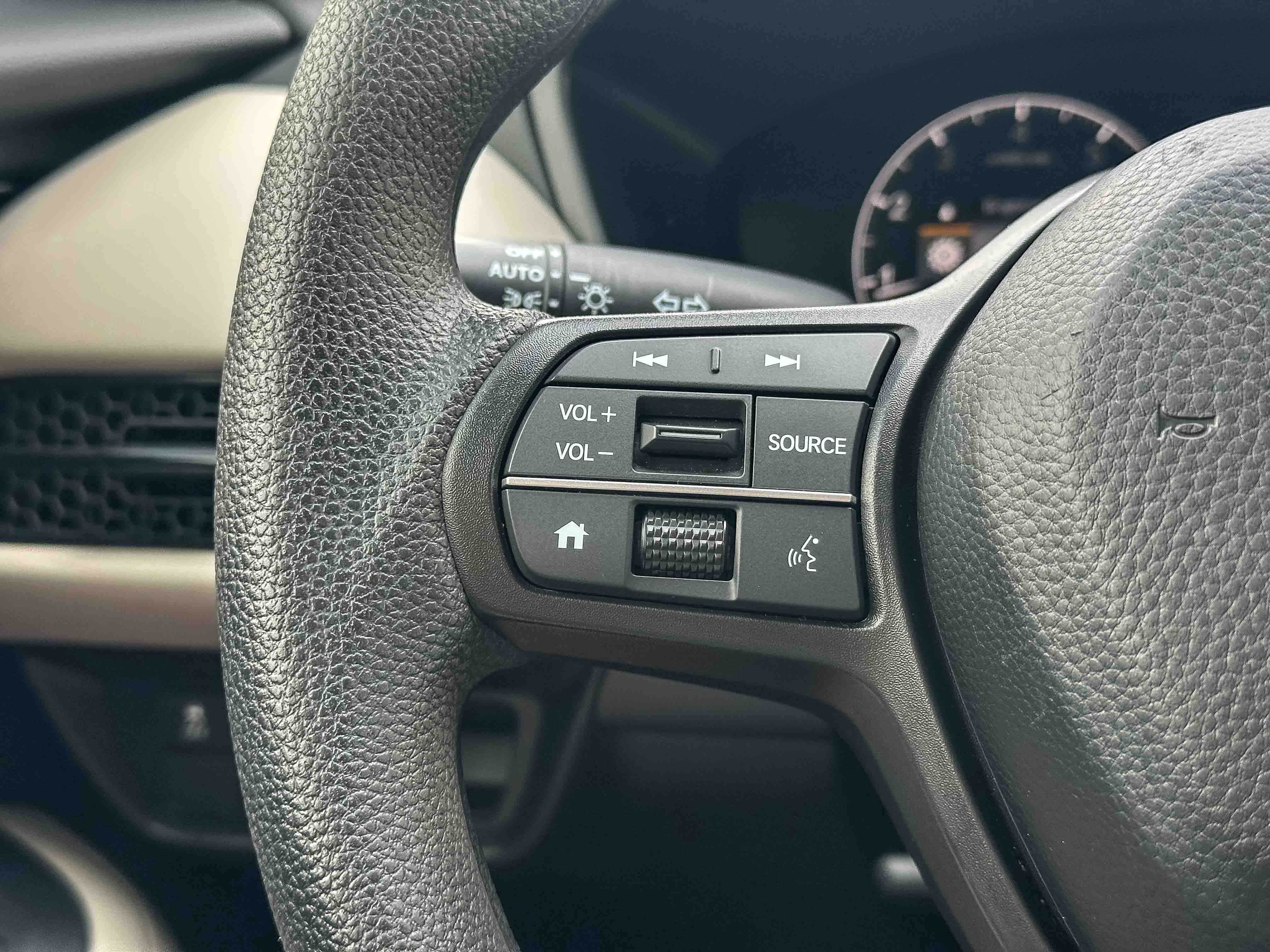 Certified 2025 Honda HR-V LX image 29